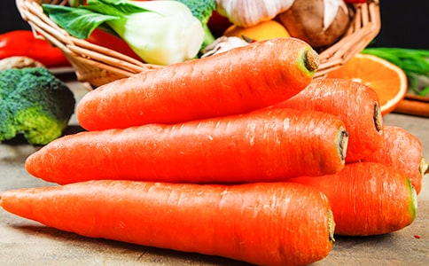 中班健康優(yōu)秀《認(rèn)識植物美味的胡蘿卜》教案設(shè)計